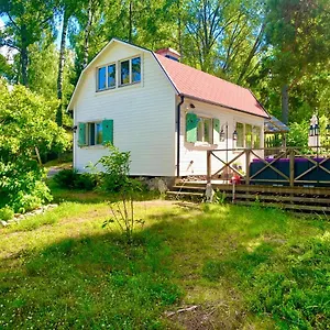 https://charming-stuga-av-rustik-stil-i-stockholms-omrde.find-stockholm-hotels.com